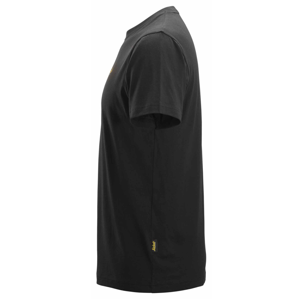 detail SNICKERS Classic Logo schwarzes Herren-T-Shirt aus 100% Baumwolle, bequem und at