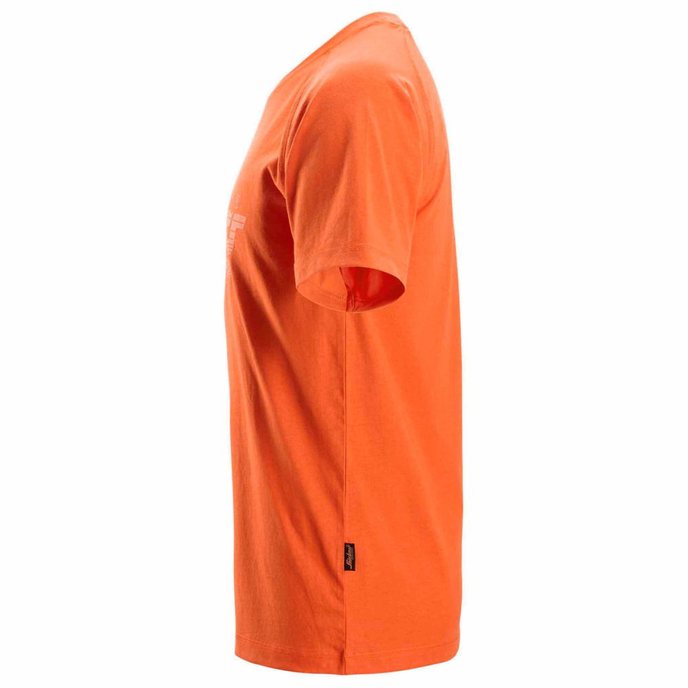 detail SNICKERS Logo orangefarbenes Herren-T-Shirt aus 100 % Baumwolle für mehr Komfort