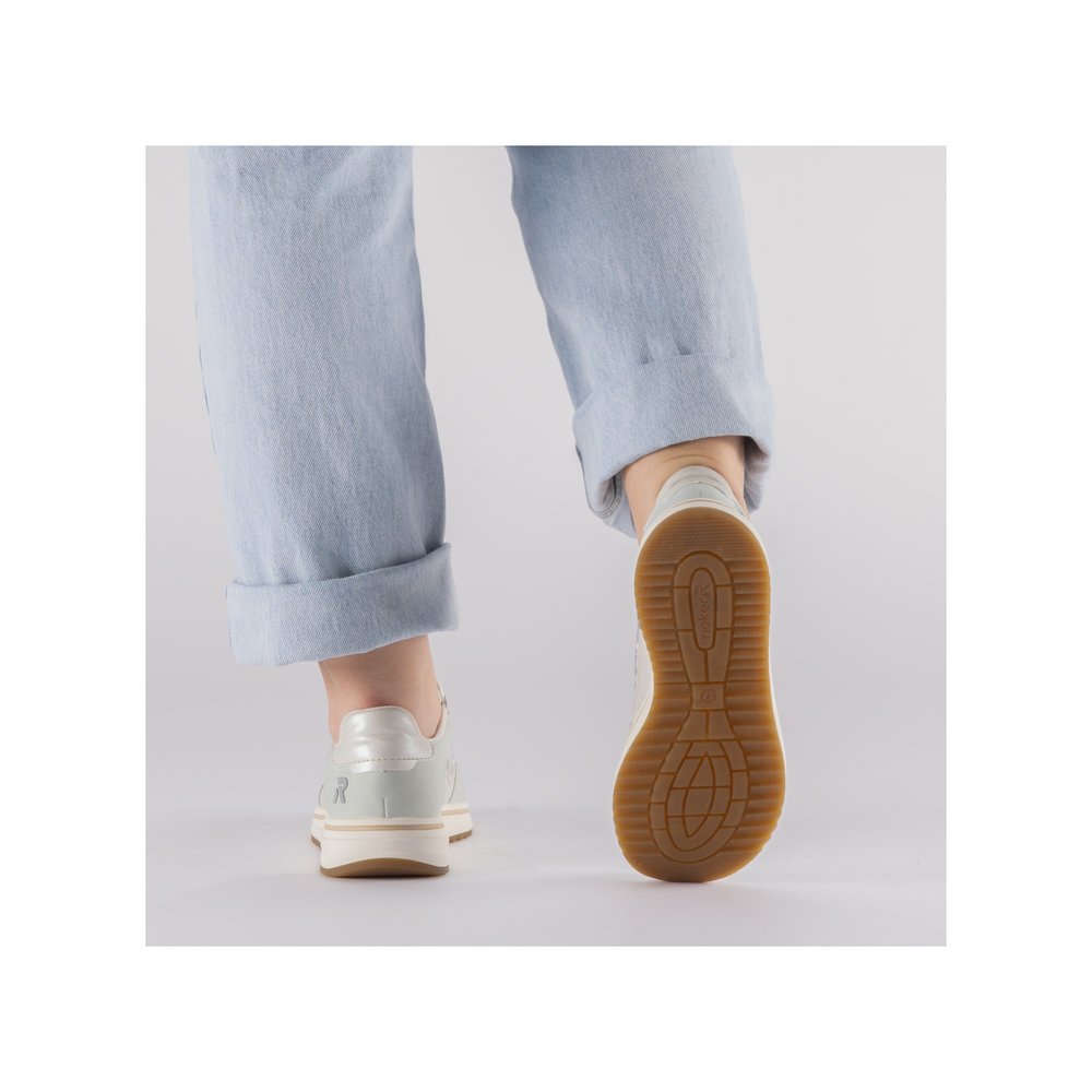 detail RIEKER L5812-91 blaue Damen-Ledersneaker mit schönem Muster, Antistress