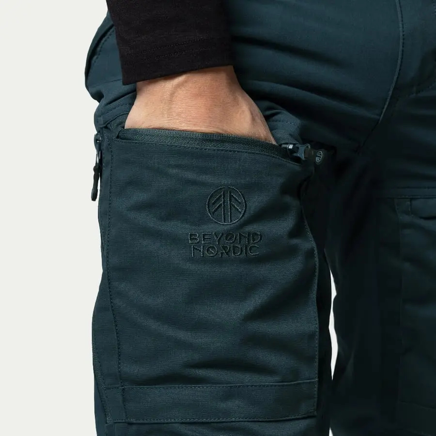 detail Beyond Nordic Sweden leichte und atmungsaktive blaue Herren Outdoorhose + Recco