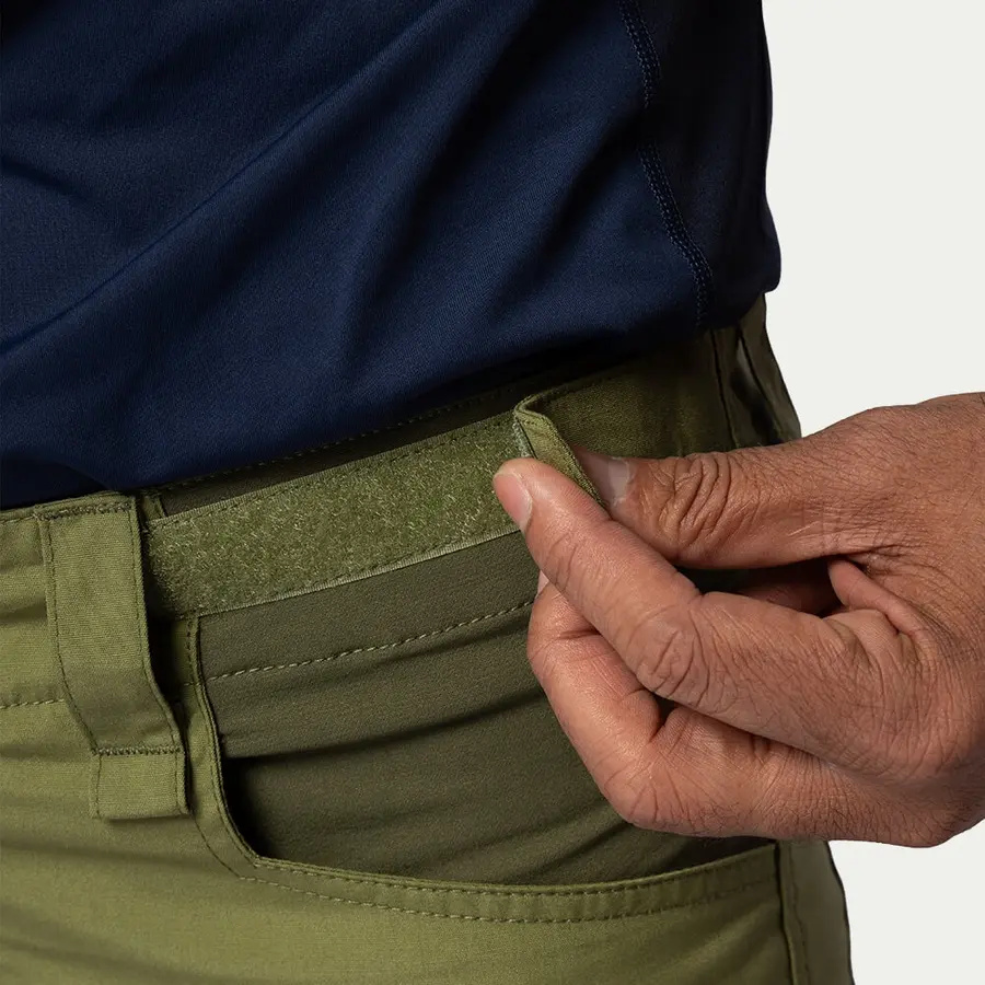 detail Beyond Nordic Sweden grüne Herren Outdoorhose stretch bequem wasserabweisend