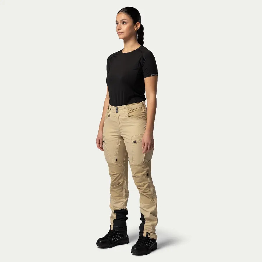detail Beyond Nordic Sweden beige Damen Outdoorhose stretch bequem wasserabweisend