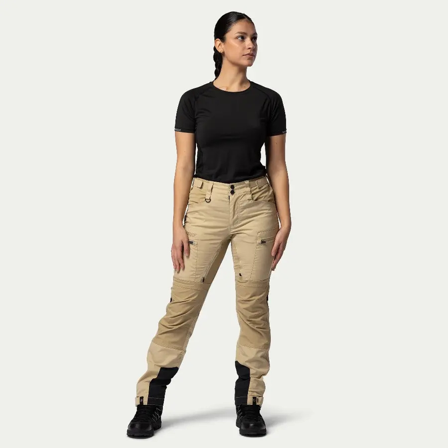 detail Beyond Nordic Sweden beige Damen Outdoorhose stretch bequem wasserabweisend