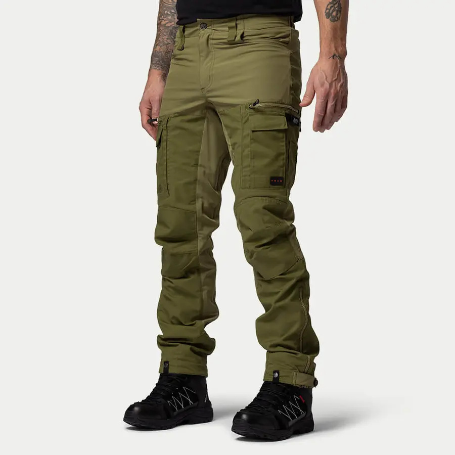 detail Beyond Nordic Sweden grüne Herren Outdoorhose stretch bequem wasserabweisend